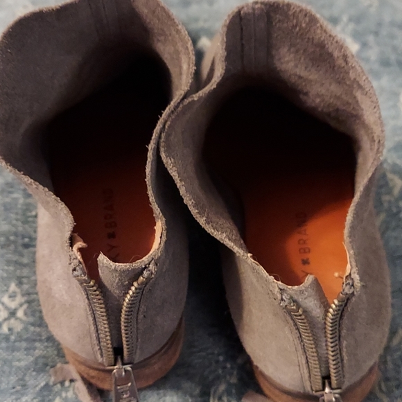 Super Cute Lucky Booties 7 1/2 - Picture 9 of 10